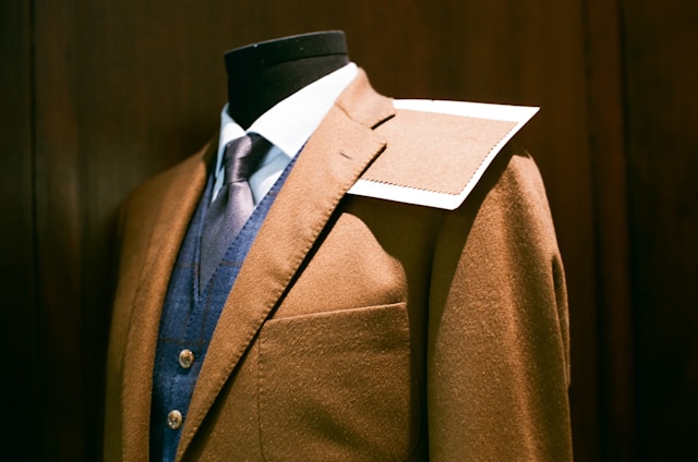 How to Choose the Right Fabric for Your Bespoke Suit